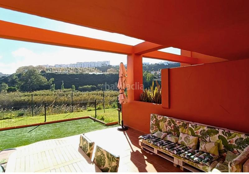 Foto 4ca6ed2d-3969-4427-8219-a8ab2e867a2e. Appartamento con camino parcheggio piscina in La Duquesa Manilva