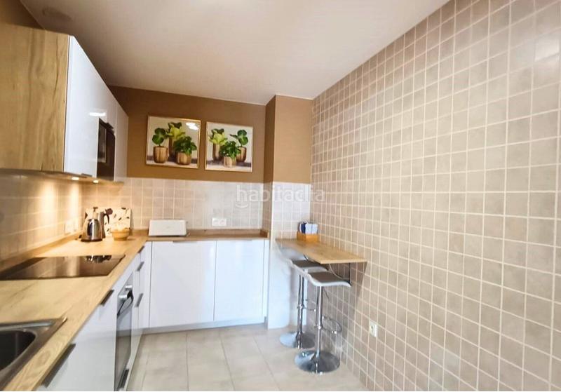 Foto 5d88e144-6a26-4289-a7a4-b0f690879d73. Appartamento con camino parcheggio piscina in La Duquesa Manilva