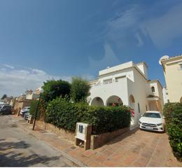 Piso en El Castillo. Spacious semi-detached townhouse with stunning panoramic sea vie