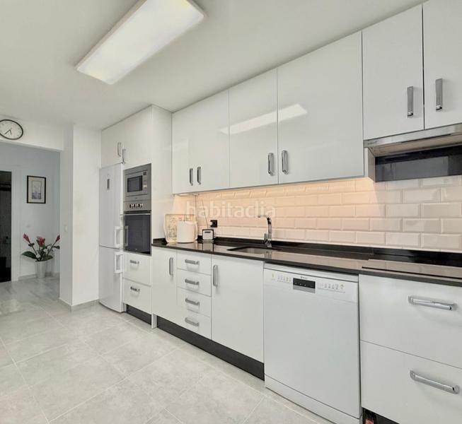 Foto c2b53955-5383-4492-89a3-8cda3efd8492. Etagenwohnung mit kamin parking pool in Puerto Deportivo Fuengirola