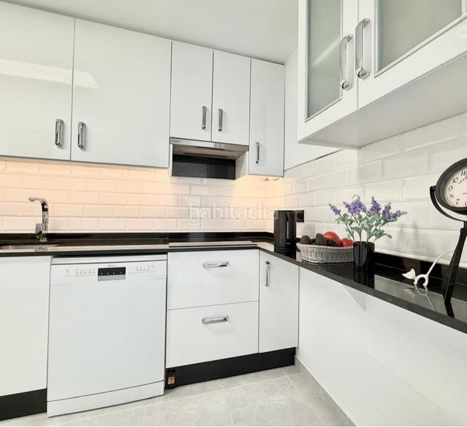 Foto f2b7f8ee-e485-44fb-839b-e7658d315311. Etagenwohnung mit kamin parking pool in Puerto Deportivo Fuengirola