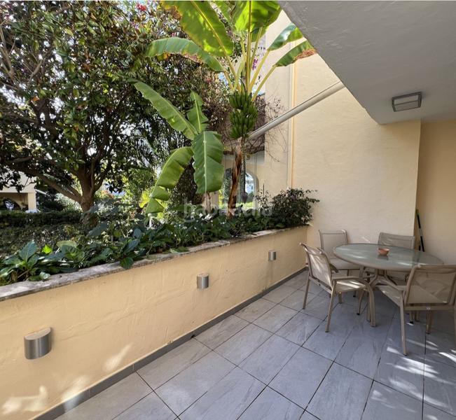 Foto f8cd525d-e230-4e5f-a516-a8f16c101729. Appartamento con camino parcheggio piscina in Paraiso - Barronal Estepona