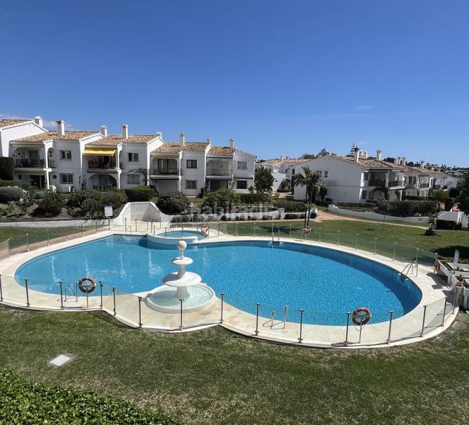 Foto 2a6878da-1b9d-434e-b3dc-7f10baac5874. Flat with fireplace pool in Paraiso - Barronal Estepona