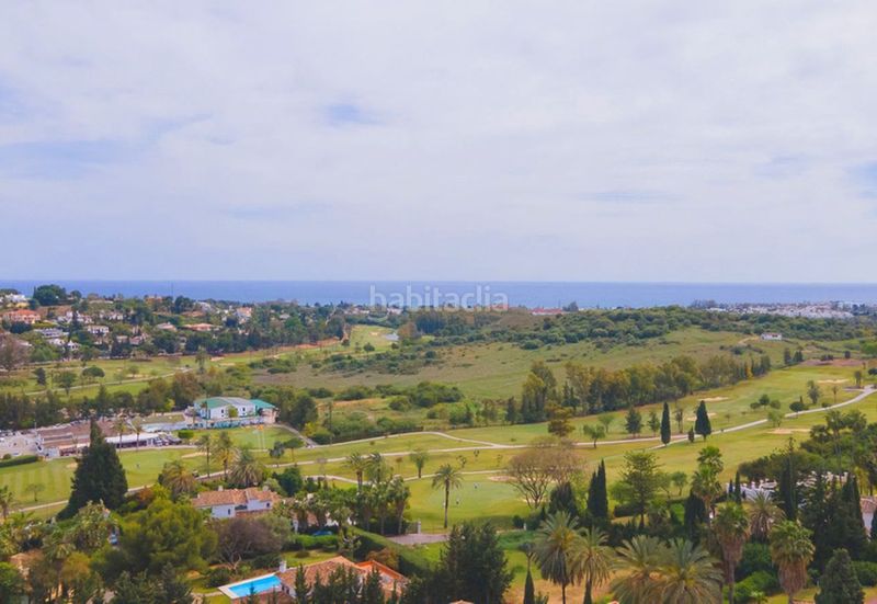 Foto 2e2740b1-7808-4dbf-a91e-a35aad5794ea. Pis amb xemeneia aparcament piscina a Paraiso - Barronal Estepona