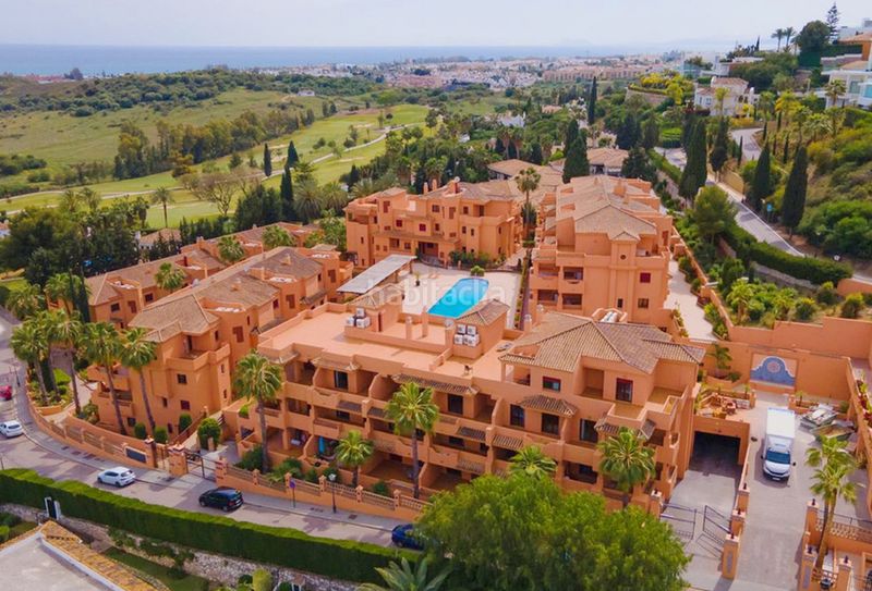 Foto 5acb0164-6dc1-43a0-9a15-2701489a45db. Pis amb xemeneia aparcament piscina a Paraiso - Barronal Estepona