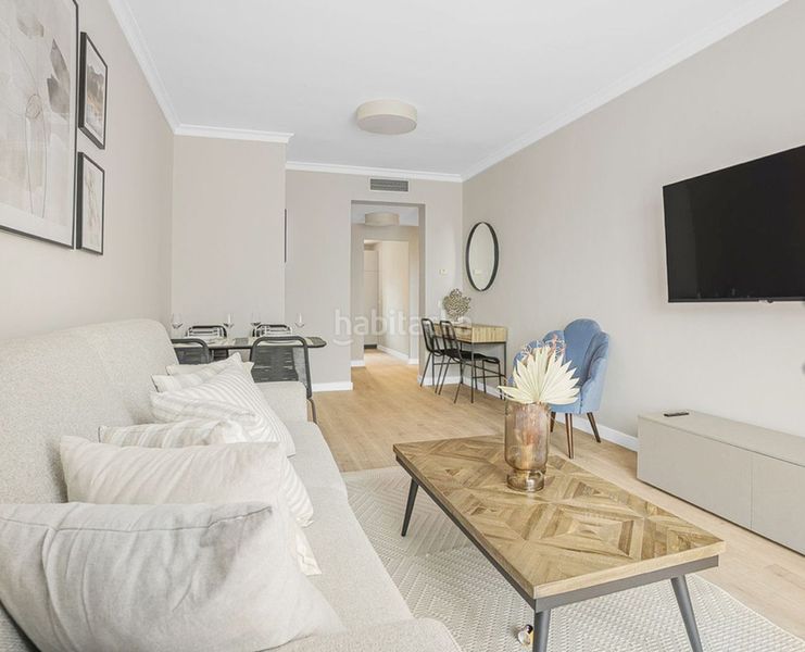 Foto 8b6cf699-6b65-4a94-8b76-9a60bf5b3848. Pis amb xemeneia aparcament piscina a Paraiso - Barronal Estepona