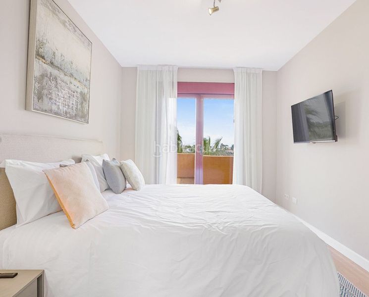 Foto ff613b43-77b6-4762-8e76-73e968ccecf8. Pis amb xemeneia aparcament piscina a Paraiso - Barronal Estepona