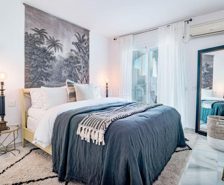 Foto 14bb9741-223f-467e-890f-71688bb3e6e2. Pis amb xemeneia aparcament piscina a Paraiso - Barronal Estepona