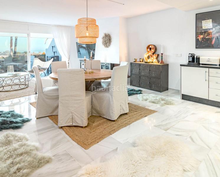 Foto 3f658dc5-f926-4e7b-b8ac-73e13ad55451. Pis amb xemeneia aparcament piscina a Paraiso - Barronal Estepona