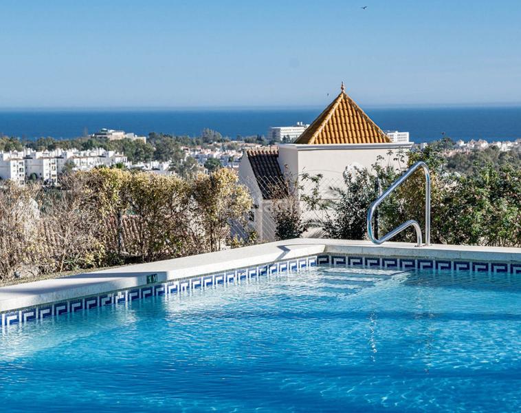 Foto 533f9ac6-3c97-46d0-8809-463156e2b9c7. Pis amb xemeneia aparcament piscina a Paraiso - Barronal Estepona