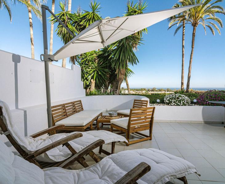 Foto 76dc5986-b9f0-41b9-8dc8-46c80983d93b. Pis amb xemeneia aparcament piscina a Paraiso - Barronal Estepona