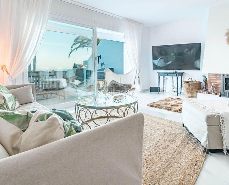 Foto aba26a5e-570b-4d8f-8703-87267484043d. Pis amb xemeneia aparcament piscina a Paraiso - Barronal Estepona