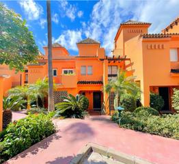 Pis a La Alquería. Townhouse with 3 bedrooms in paraiso bellevue, benahavis