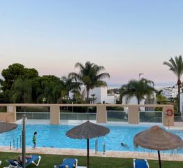 Piso en La Concha - Resina Golf. Southwest facing two-bedroom apartment, located in soto de la re