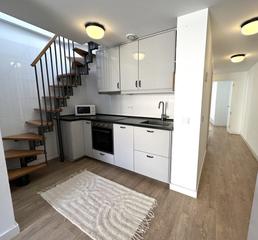 Pis a Puerto Deportivo. Charming penthouse in excellent condition with stunning city and