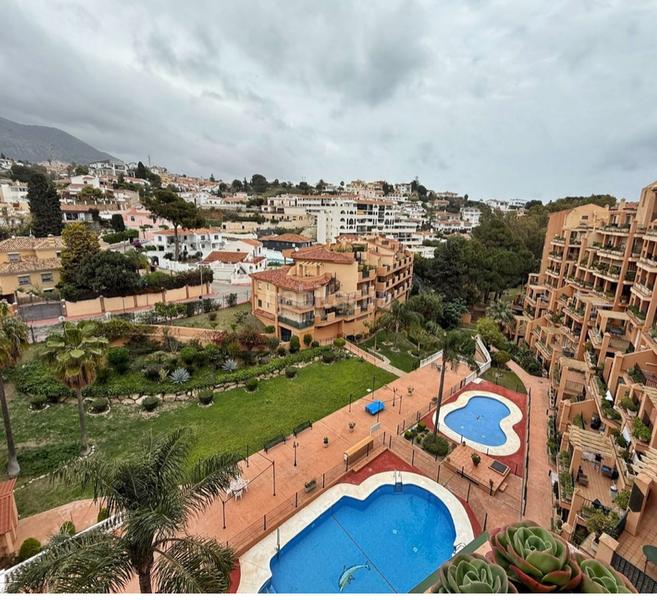 Foto 27696a3a-a29b-4711-8d74-017bfba5f20c. Appartamento con camino parcheggio piscina in Torreblanca del Sol Fuengirola