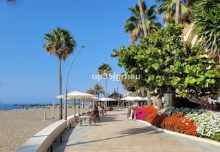 Piso en Centro. 2 bedroom apartment in a beachfront building in the center of es