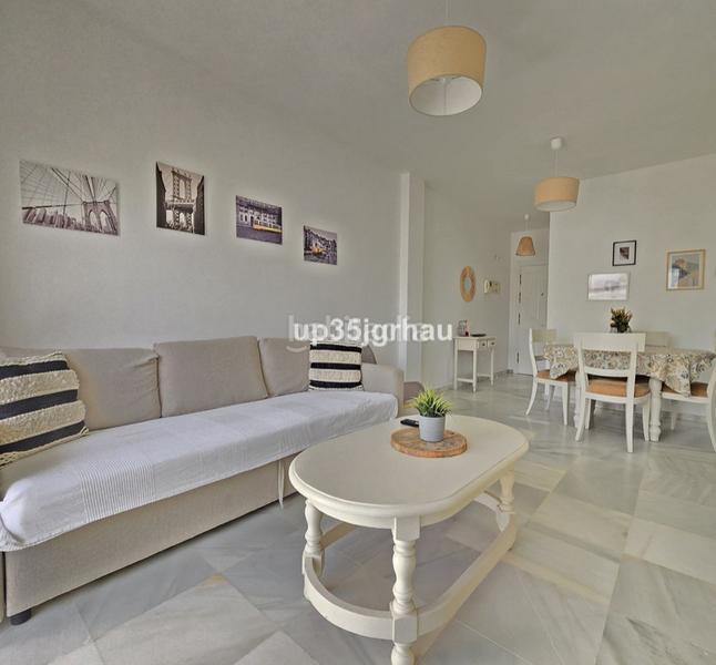 Foto 22f47e9e-cd3d-469f-a608-a4994d4e8126. Piso 2 bedroom apartment in a beachfront building in the center of en Estepona