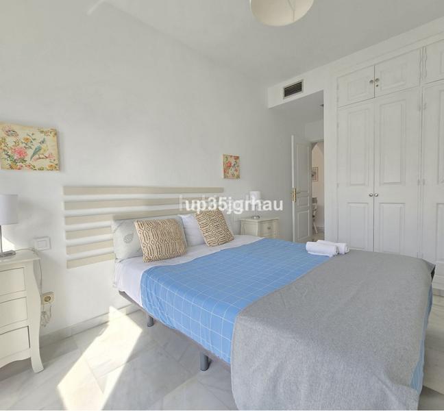 Foto 2574f060-5310-4187-bff2-1961ed262b75. Piso 2 bedroom apartment in a beachfront building in the center of en Estepona