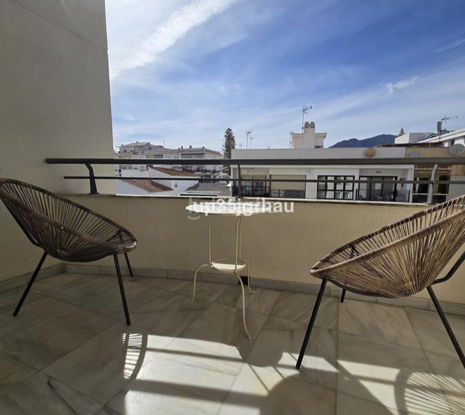 Foto 33a6d1e5-a605-41ab-9f69-a0e051bd2883. Piso 2 bedroom apartment in a beachfront building in the center of en Estepona