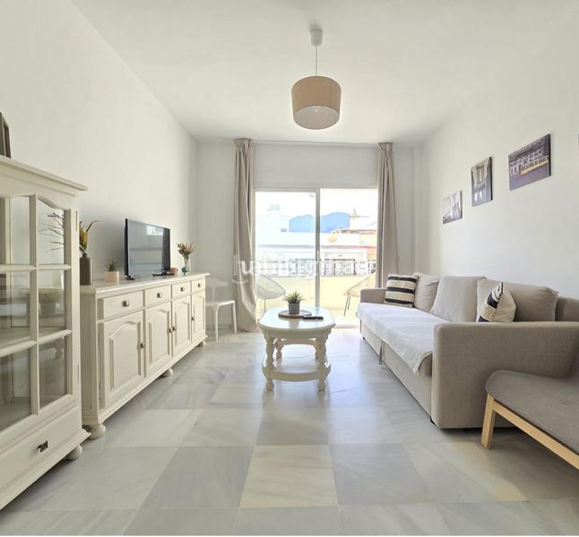 Foto 82282c36-abcc-4b0c-b959-562e38f36452. Piso 2 bedroom apartment in a beachfront building in the center of en Estepona