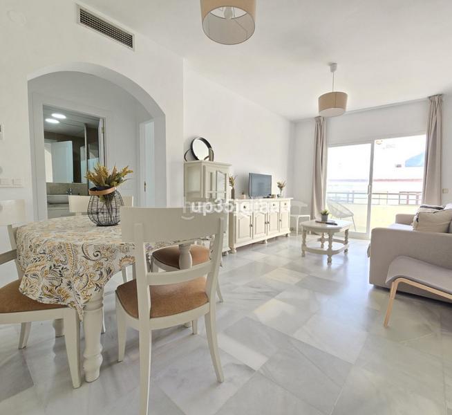 Foto 877975de-e93a-41f2-9204-e277a57743fd. Piso 2 bedroom apartment in a beachfront building in the center of en Estepona