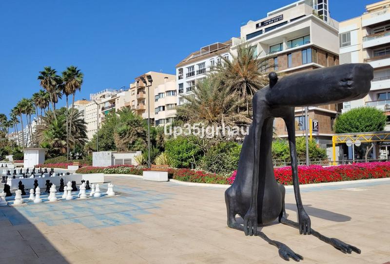 Foto c5556ff5-acb9-4610-8594-d9bc05a20335. Piso 2 bedroom apartment in a beachfront building in the center of en Estepona