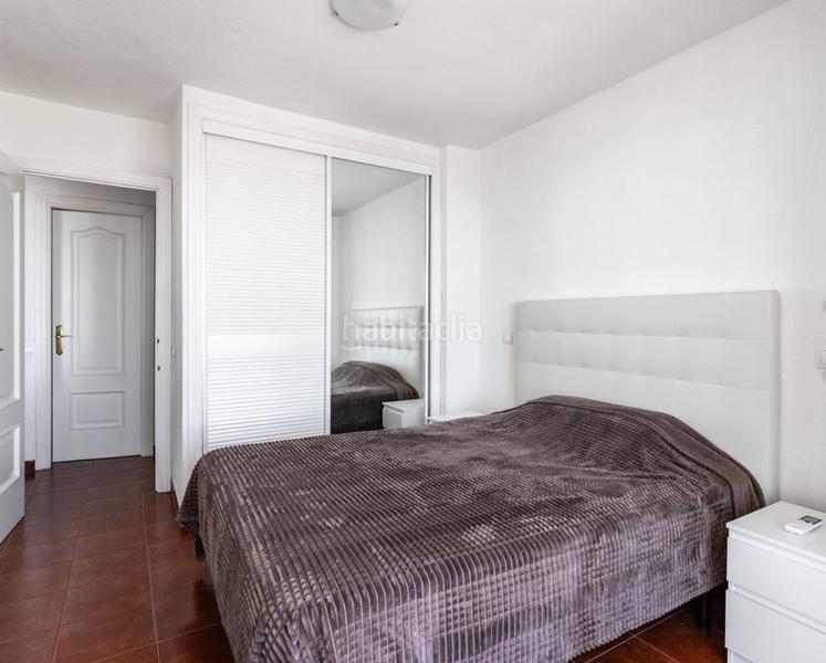 Foto 1cf5ab35-3f25-4f09-b6fc-edae38de8b51. Pis amb xemeneia piscina a Puerto Marina Benalmádena