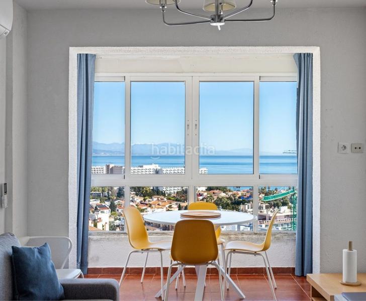 Foto 269f5c34-9c42-40b9-88d3-8476d4e511a2. Pis amb xemeneia piscina a Puerto Marina Benalmádena