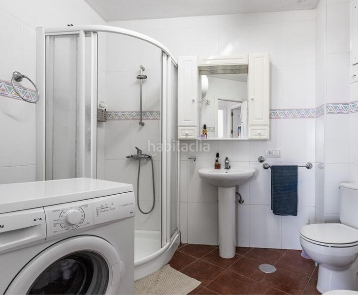 Foto 3ccdbb57-faee-4cd7-99c0-0914603f6b8c. Pis amb xemeneia piscina a Puerto Marina Benalmádena