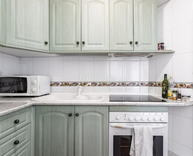 Foto 5e72c220-5234-4f30-9d4d-d64c2f1c9607. Pis amb xemeneia piscina a Puerto Marina Benalmádena