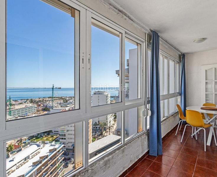 Foto 6cefb4a1-e4d2-4bbe-b54d-749f50a0c34e. Pis amb xemeneia piscina a Puerto Marina Benalmádena