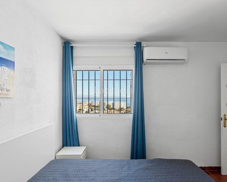 Foto 8b00d079-0457-4656-a8fe-992fa278a9eb. Pis amb xemeneia piscina a Puerto Marina Benalmádena