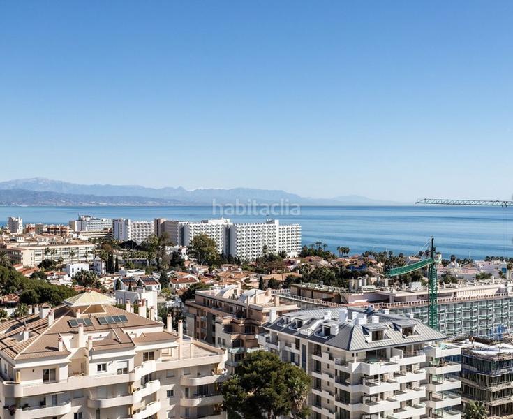 Foto 98da0e0b-9632-48ce-89e8-b45ecc66ea6d. Pis amb xemeneia piscina a Puerto Marina Benalmádena