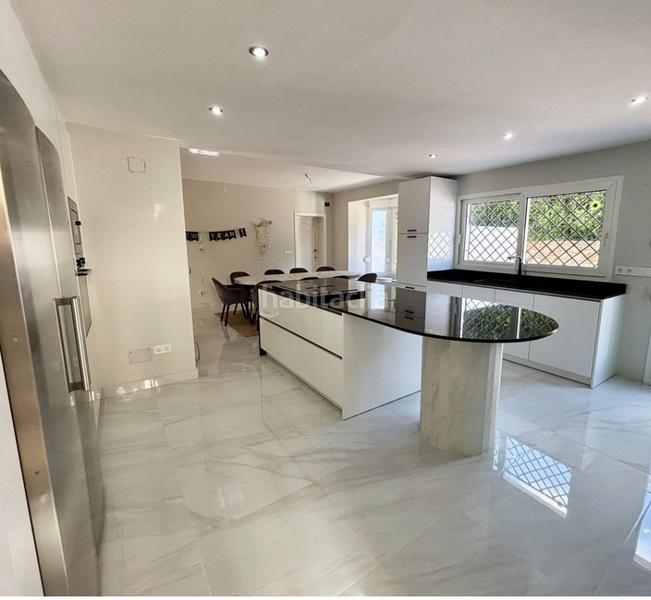 Foto c16998f3-4887-4100-95ec-c8b96fbe93c8. Flat with fireplace parking pool in puerto de Sotogrande-la marina Sotogrande