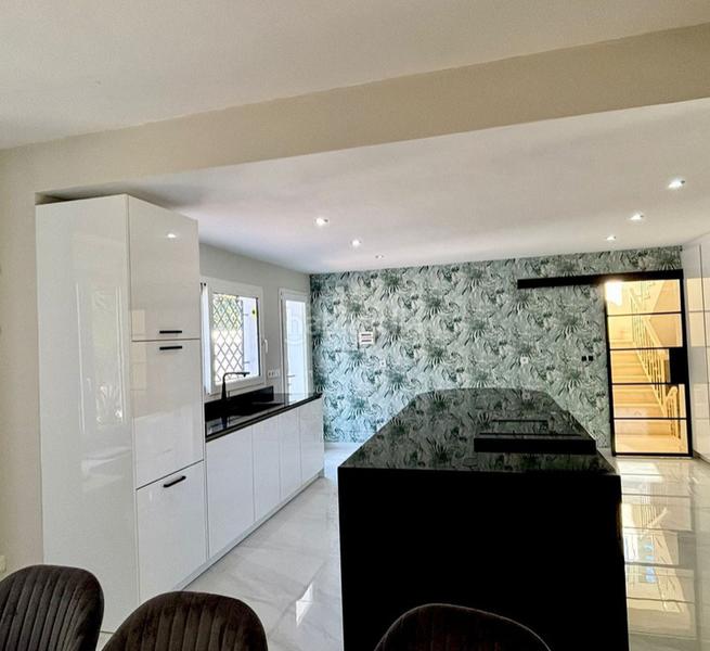 Foto f3fb158f-1ac9-448c-be31-9809ea974cc2. Flat with fireplace parking pool in puerto de Sotogrande-la marina Sotogrande