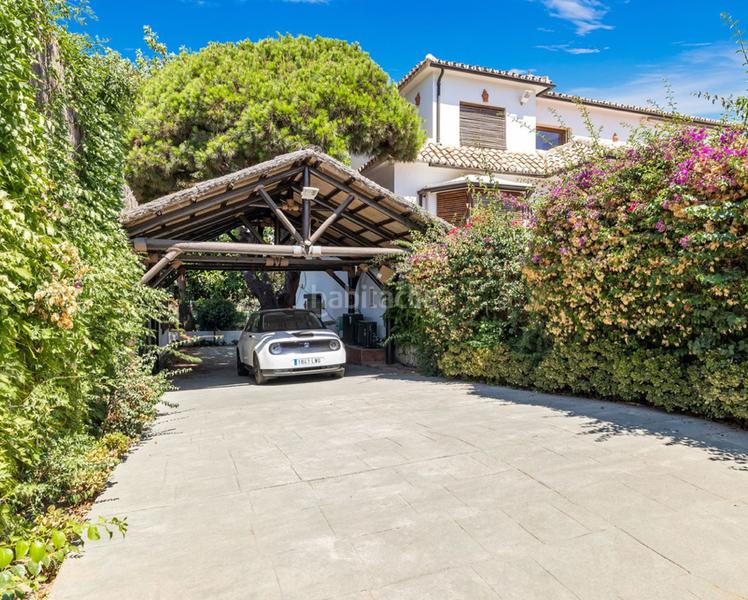 Foto 16156ead-c9bb-4c40-af9a-78fed5b150c2. Pis amb xemeneia aparcament piscina a Marbesa Marbella