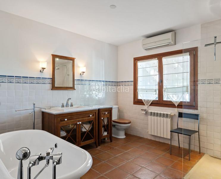 Foto 30a69149-d064-4cd7-837b-505370b0f8fe. Pis amb xemeneia aparcament piscina a Marbesa Marbella