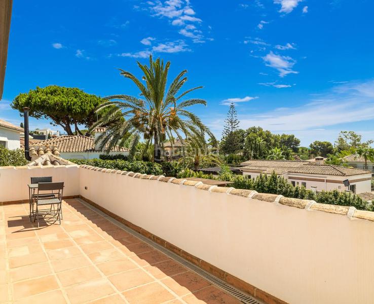 Foto 3fa69f88-b918-4bbb-b36b-77fb1600e7cf. Pis amb xemeneia aparcament piscina a Marbesa Marbella