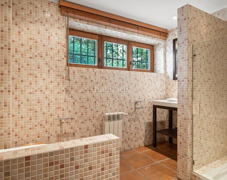 Foto 3fdb1979-7b55-48f2-ae44-3965953fd322. Pis amb xemeneia aparcament piscina a Marbesa Marbella