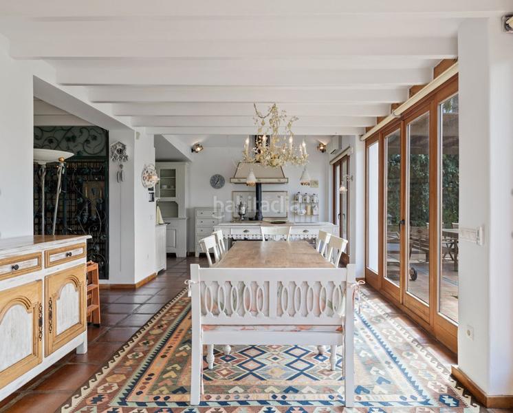 Foto 51226c73-ae85-49b6-861f-3f31f534f2f1. Pis amb xemeneia aparcament piscina a Marbesa Marbella