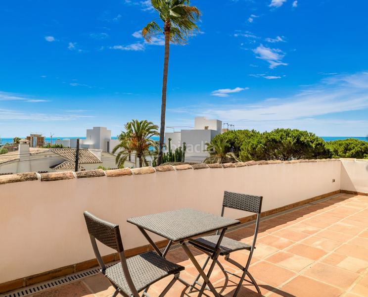 Foto 54c38fac-e23e-43f2-84fa-30876e7f1fea. Pis amb xemeneia aparcament piscina a Marbesa Marbella