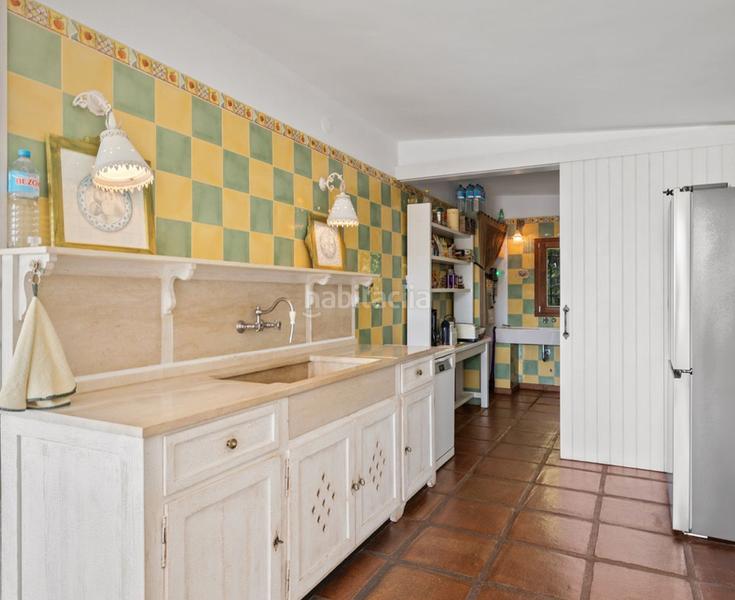 Foto 58b53c19-8186-4a77-afd3-24e47e1326b0. Pis amb xemeneia aparcament piscina a Marbesa Marbella