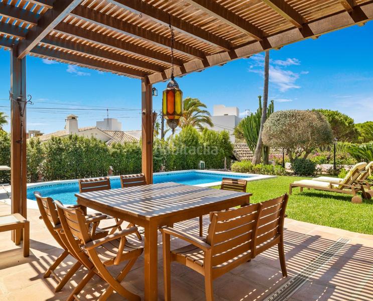 Foto 6d48bf3d-9405-46c7-859e-1f00d17ea653. Pis amb xemeneia aparcament piscina a Marbesa Marbella