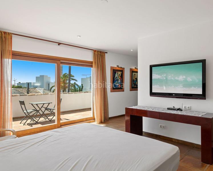 Foto 813c2582-aeb1-4541-9913-1f890a2b509f. Pis amb xemeneia aparcament piscina a Marbesa Marbella