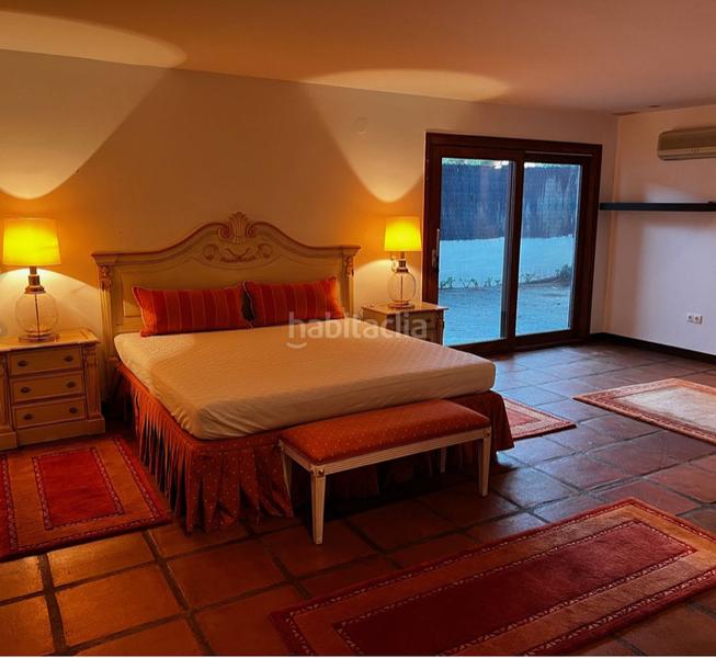 Foto 81925569-9e57-4d1a-a12e-57cea4e1b5ac. Pis amb xemeneia aparcament piscina a Marbesa Marbella