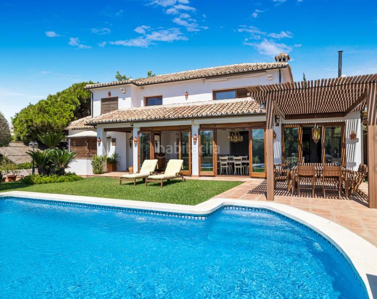 Foto 875b860f-ebf4-4cb2-a39d-8e2a4055b7cc. Pis amb xemeneia aparcament piscina a Marbesa Marbella