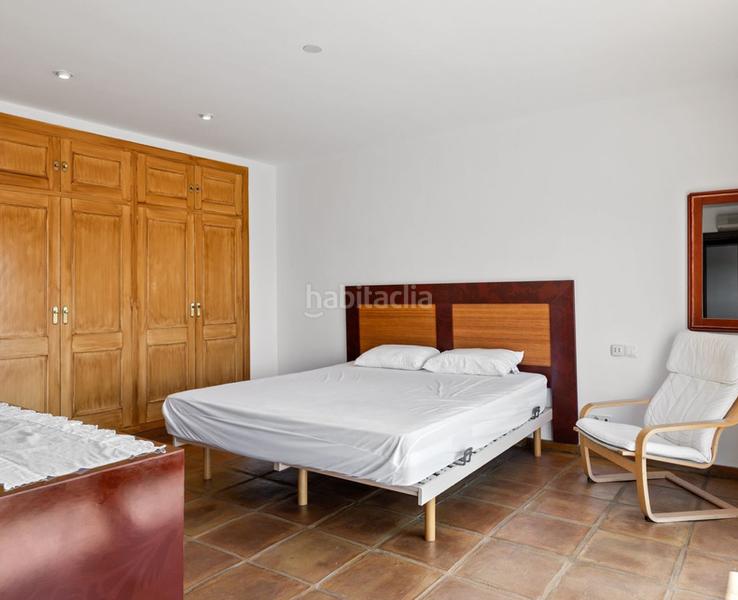 Foto ea420e4d-0a01-436a-b971-ab1a7e597658. Pis amb xemeneia aparcament piscina a Marbesa Marbella