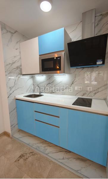 Foto 56684b72-549b-4c47-826f-f1ef422e239a. Pis amb xemeneia piscina a Playa Bajadilla - Puertos Marbella