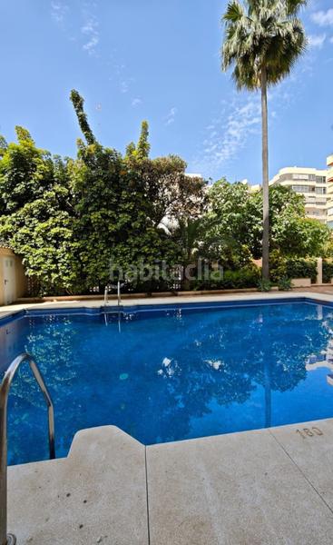 Foto b5b42453-7e16-4a0a-9727-f5cefc73845b. Pis amb xemeneia piscina a Playa Bajadilla - Puertos Marbella